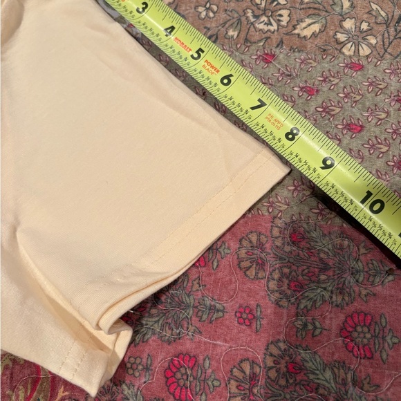 Women’s Cream Graphic T-Shirt “In My Grandma Era” NWOT - Picture 11 of 11